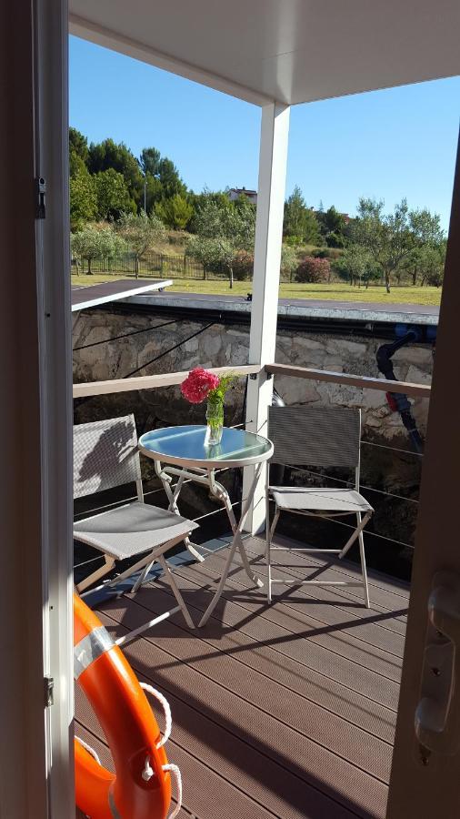 Hausboot Pula - Floating House Water Lily Hotel Eksteriør billede
